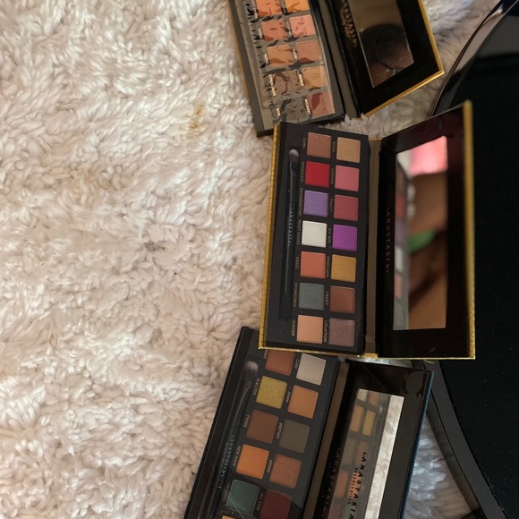 Makeup - Picture 2 of 2